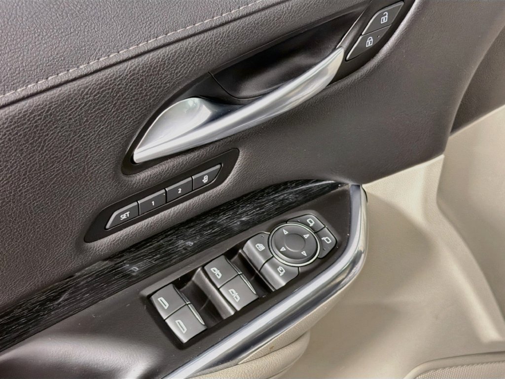 Used 2020 Cadillac XT4 Premium Luxury w/ Sun And Sound Package AWD/4WD image 18