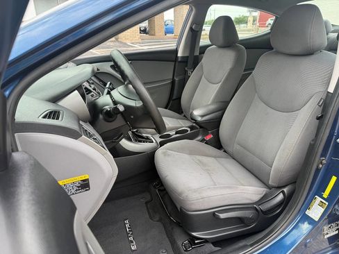 Used 2015 Hyundai Elantra SE w/ Option Group 02 FWD image 11