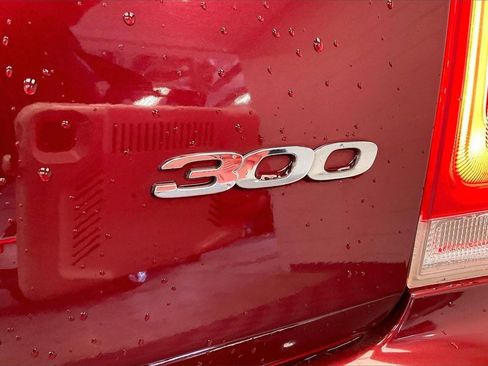 Used 2018 Chrysler 300 Limited w/ Light Group image 7