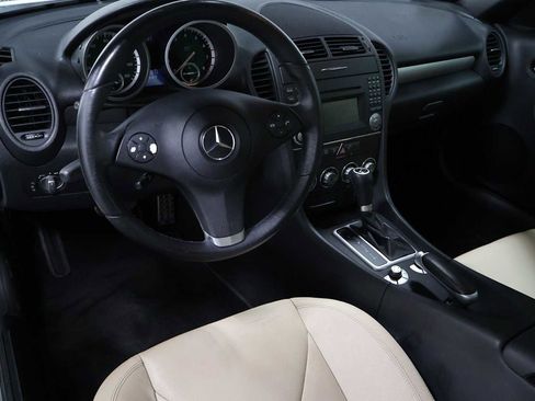 Used 2009 Mercedes-Benz SLK 300 image 4