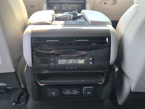 Used 2023 Jeep Wagoneer 4WD w/ Premium Group I image 35