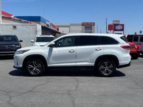 Used 2019 Toyota Highlander LE FWD image 6