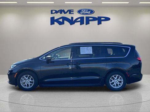 Used 2022 Chrysler Pacifica Touring-L image 5