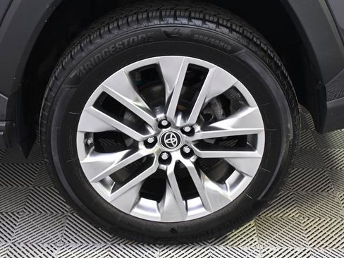Used 2019 Toyota RAV4 XLE Premium w/ Cold Weather Package AWD/4WD image 20