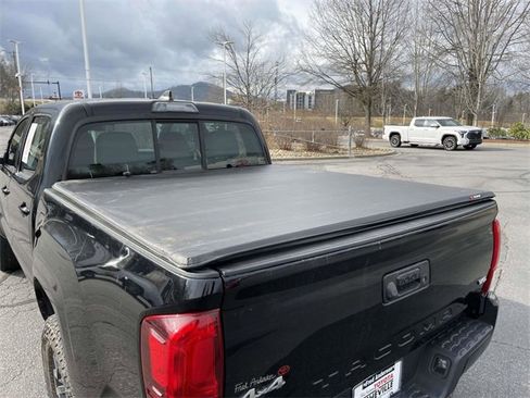 Used 2018 Toyota Tacoma SR image 13