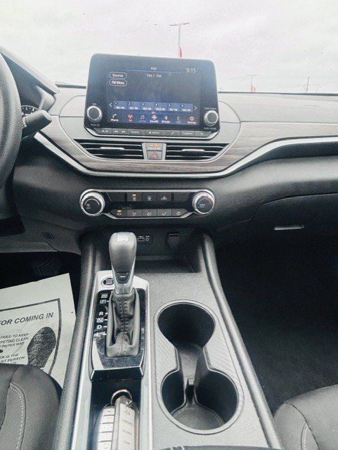 Used 2025 Nissan Altima 2.5 SV FWD image 11