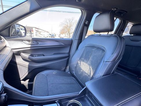 Used 2025 Jeep Grand Cherokee Altitude AWD/4WD image 14