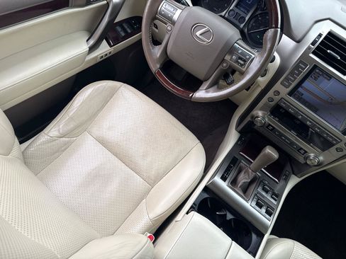Used 2017 Lexus GX 460 Luxury w/ Preferred Accessory Package AWD/4WD image 30