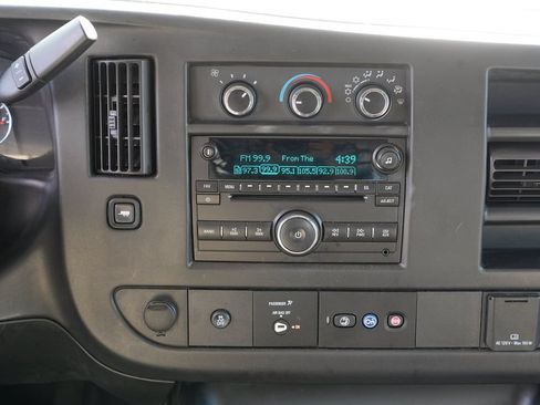 Used 2017 Chevrolet Express 2500 RWD image 22