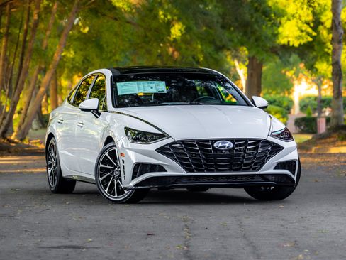 Used 2021 Hyundai Sonata Limited FWD image 1