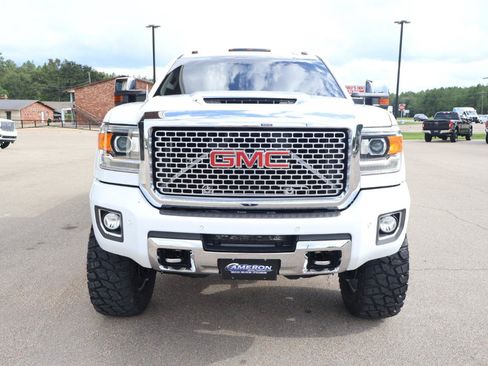 Used 2017 GMC Sierra 2500 Denali w/ Duramax Plus Package AWD/4WD image 6