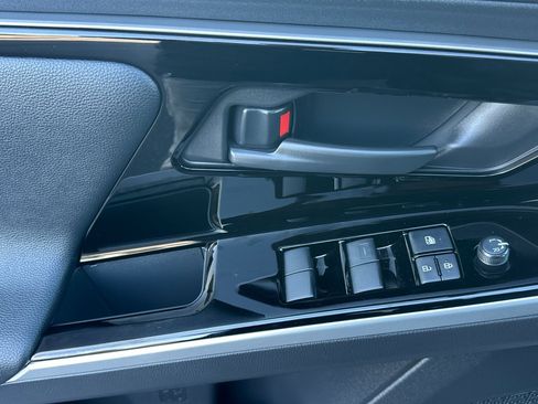 Used 2025 Toyota bZ4X FWD image 12