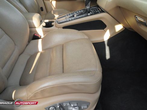 Used 2017 Porsche Macan Turbo image 32