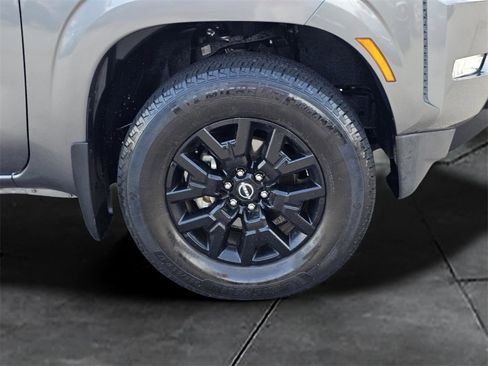 Used 2023 Nissan Frontier SV w/ Midnight Edition Package image 6