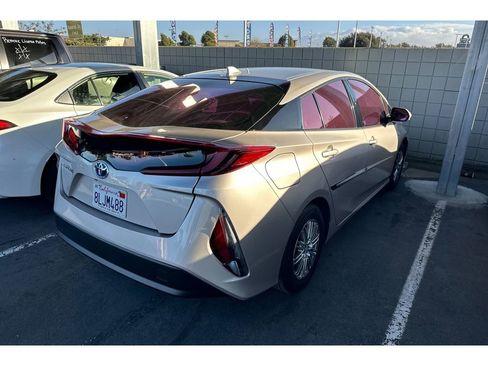Used 2019 Toyota Prius Prime Plus image 3