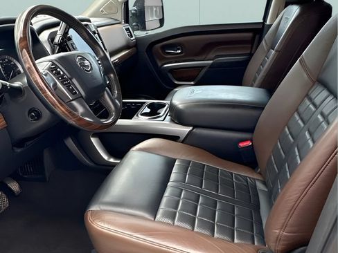 Used 2017 Nissan Titan Platinum Reserve AWD/4WD image 12