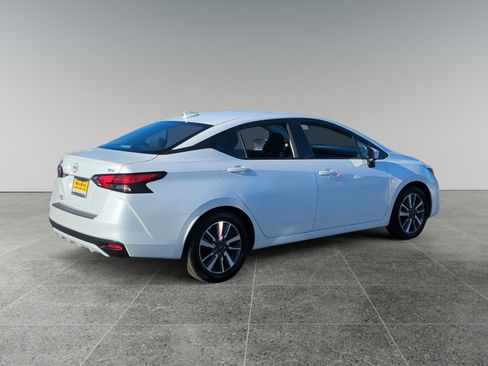 Used 2023 Nissan Versa SV image 5