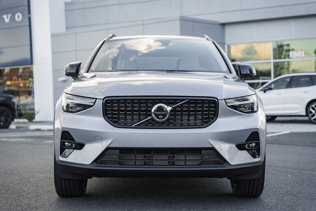 Used 2026 Volvo XC40 B4 Plus w/ Protection Package Premier FWD image 2