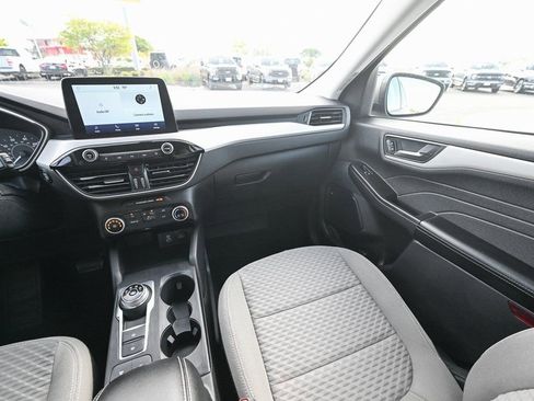 Certified 2022 Ford Escape SE image 32