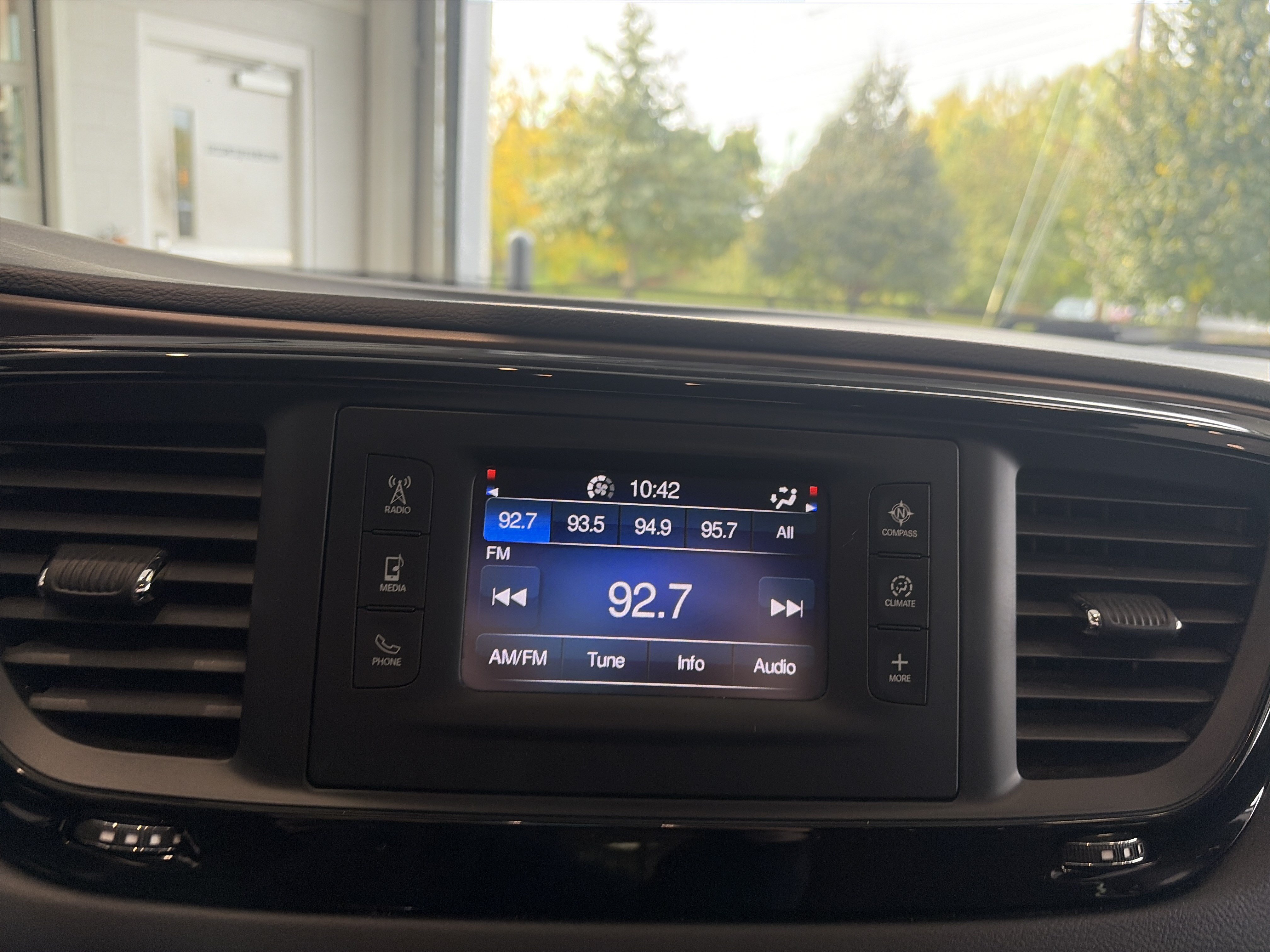 Used 2017 Chrysler Pacifica LX FWD image 26