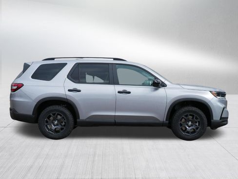 New 2025 Honda Pilot TrailSport image 8