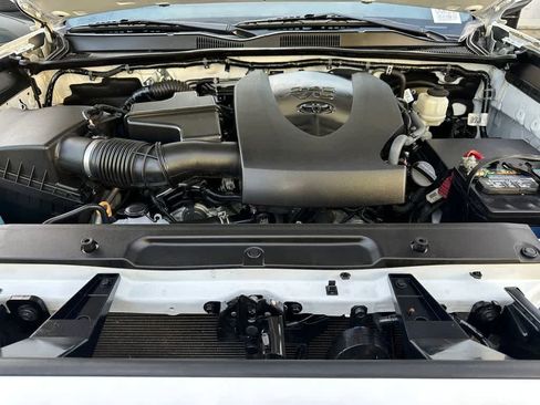 Used 2020 Toyota Tacoma TRD Sport w/ Technology Package image 9