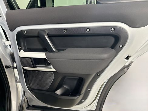 Used 2023 Land Rover Defender 110 S image 28