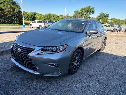 Used 2016 Lexus ES 350 w/ Luxury Package w/Wood Trim FWD image 2