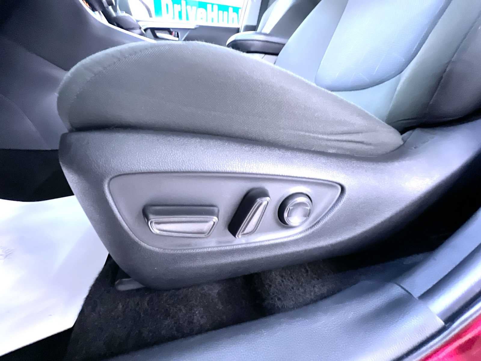 Used 2025 Toyota RAV4 XLE AWD/4WD image 13
