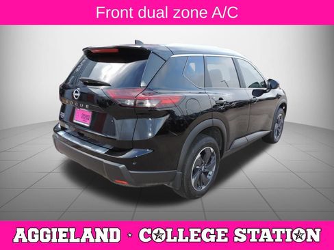 Certified 2026 Nissan Rogue SV w/ SV Premium Package FWD image 4