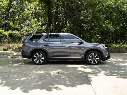 Used 2025 Honda Pilot Elite image 10
