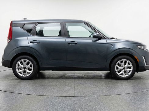 Used 2025 Kia Soul LX w/ LX Technology Package FWD image 11