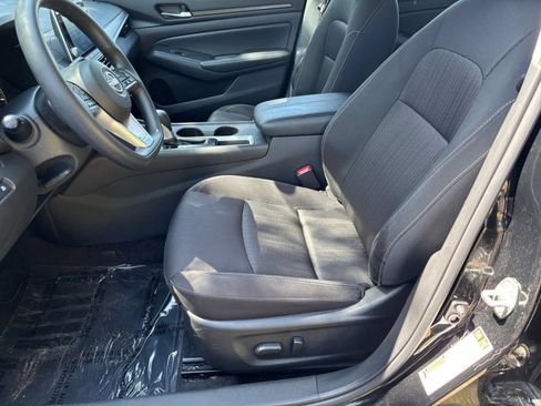 Used 2025 Nissan Altima 2.5 SV FWD image 27