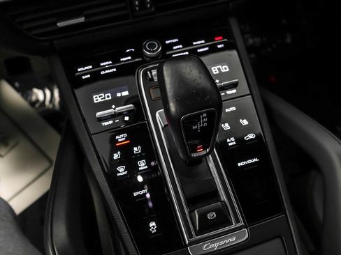 Used 2022 Porsche Cayenne Platinum Edition AWD/4WD image 18