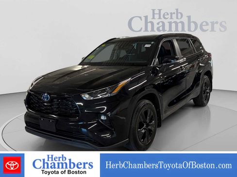 Used 2024 Toyota Highlander XLE AWD/4WD image 10