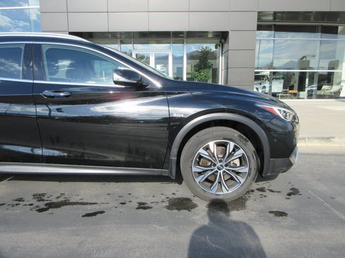 Used 2018 INFINITI QX30 AWD w/ Pro Assist Package image 14