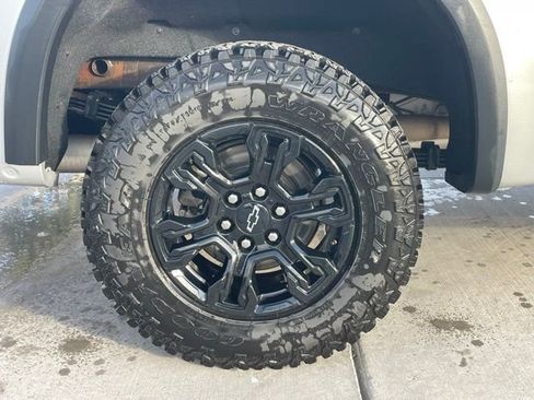 Used 2022 Chevrolet Silverado 1500 ZR2 w/ Technology Package image 7