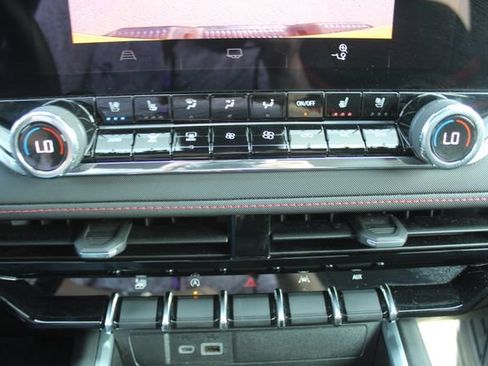 Used 2025 Chevrolet Colorado Z71 w/ Z71 Convenience Package 2 AWD/4WD image 29