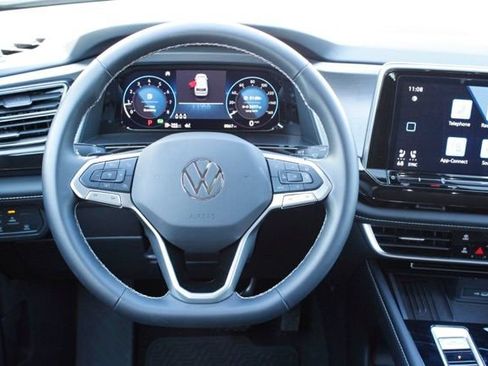 Used 2026 Volkswagen Atlas Cross Sport SE w/ Panoramic Sunroof Package AWD/4WD image 18