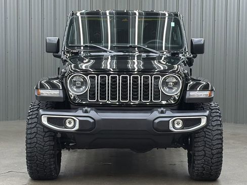 Used 2025 Jeep Wrangler Unlimited Sahara w/ Safety Group image 8