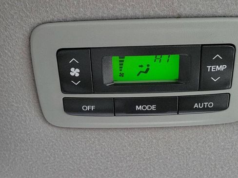 Used 2011 Toyota Sienna XLE image 37