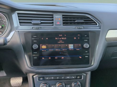 Used 2018 Volkswagen Tiguan SEL FWD image 24