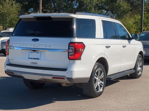 Used 2024 Ford Expedition Limited image 3
