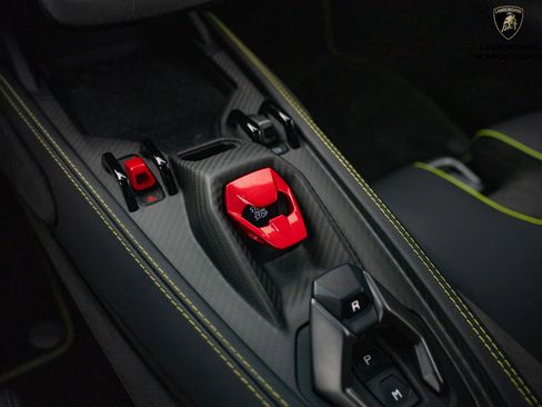 Used 2024 Lamborghini Revuelto image 37