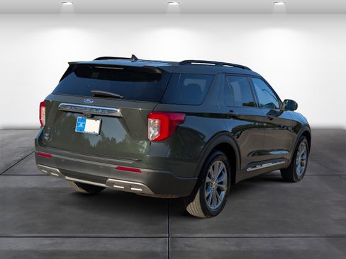 Used 2024 Ford Explorer XLT w/ Equipment Group 202A RWD image 5