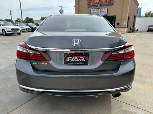 Used 2017 Honda Accord LX image 6