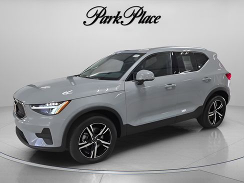 New 2025 Volvo XC40 B5 Core w/ Protection Package Premier AWD/4WD image 1