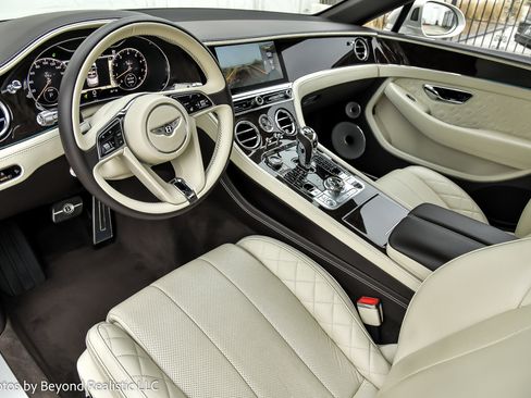 Used 2020 Bentley Continental GT image 26