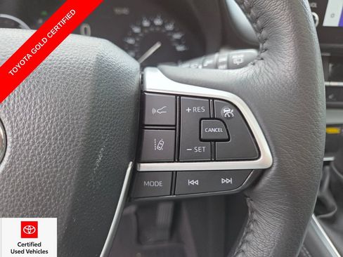 Certified 2025 Toyota Sienna XLE FWD image 32