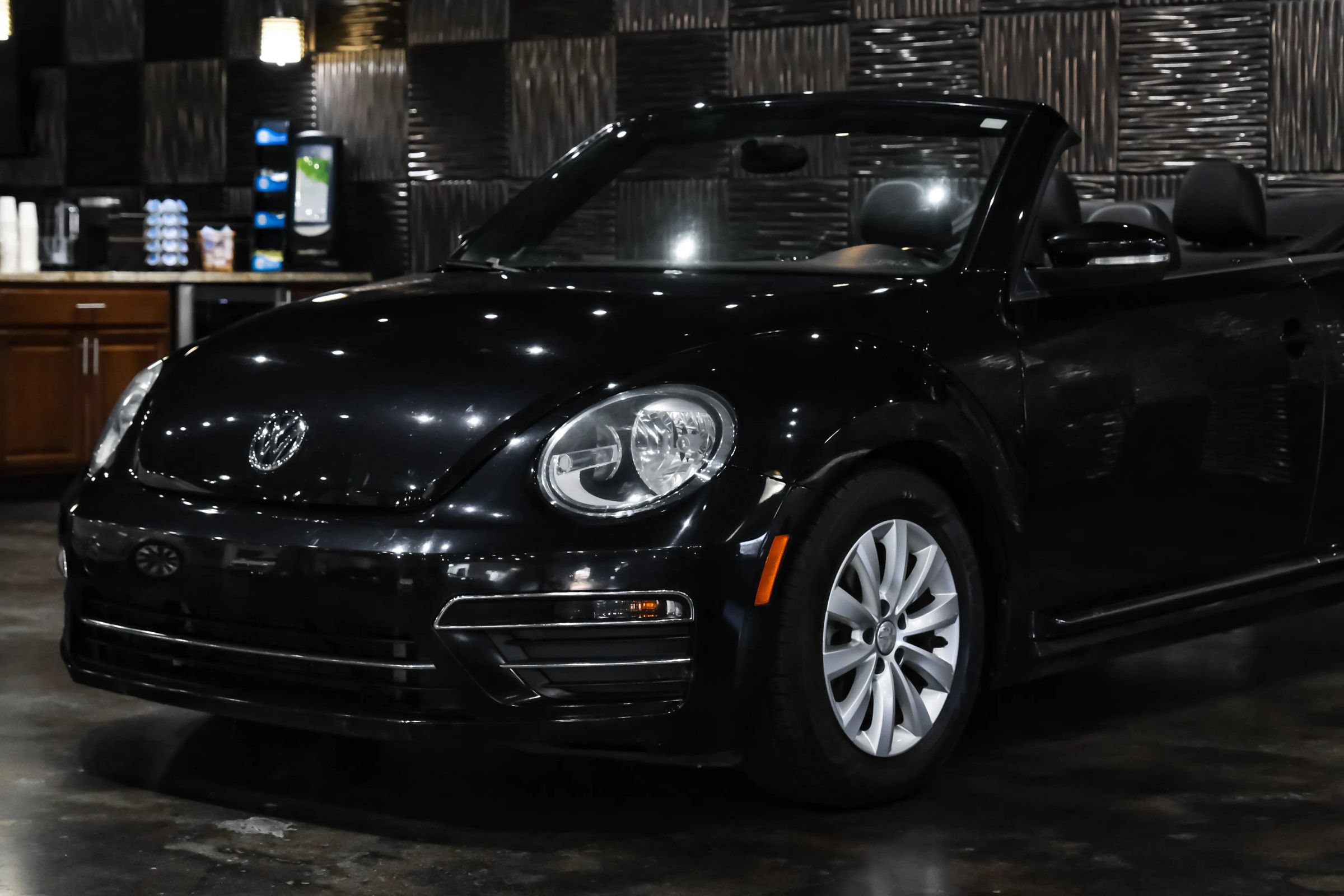 Used 2018 Volkswagen Beetle 2.0T Coast FWD image 11